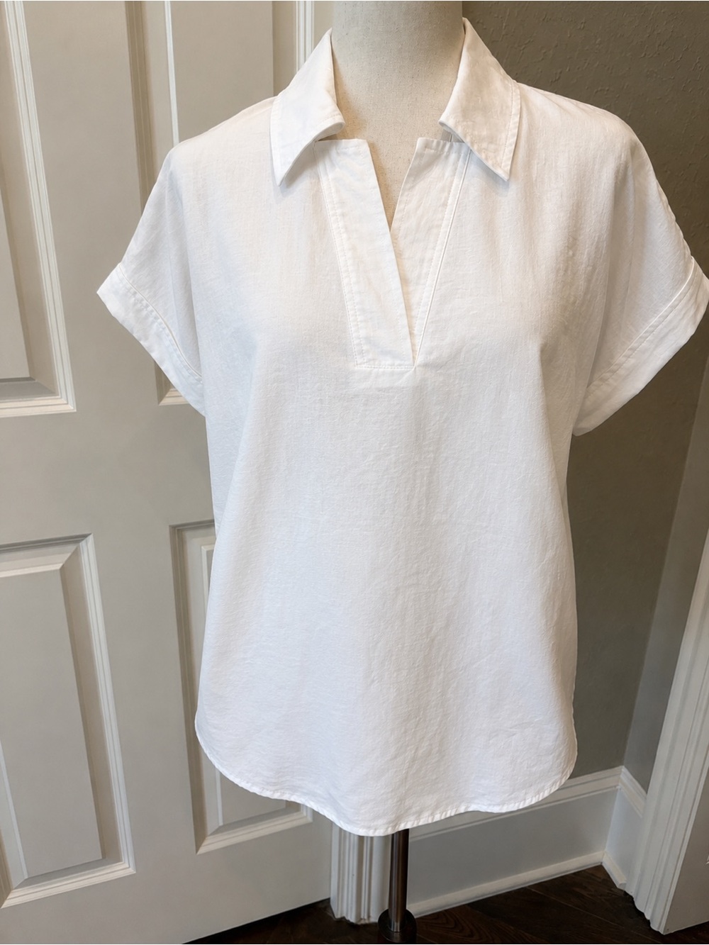Banana Republic Factory White Linen-Blend Notch V Collared Top - Picture 2 of 6